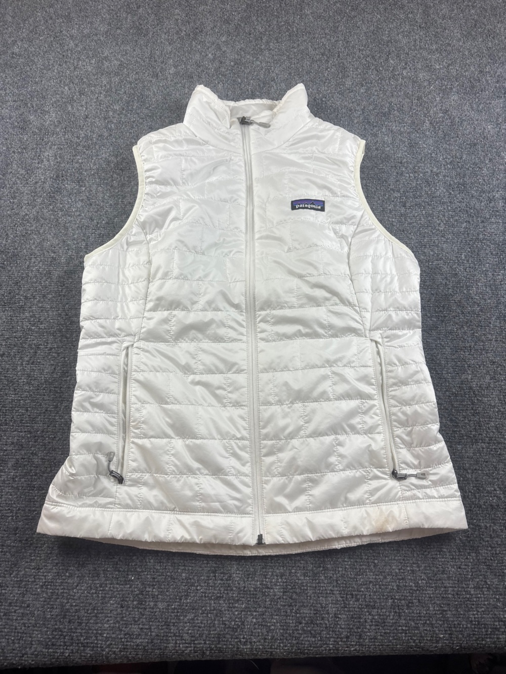 PATAGONIA Women’s White Nano Puff Vest size: Medium